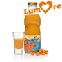 500ml homoktövis velő egy fehér háttérben mellette egy pohár homoktövis velővel.