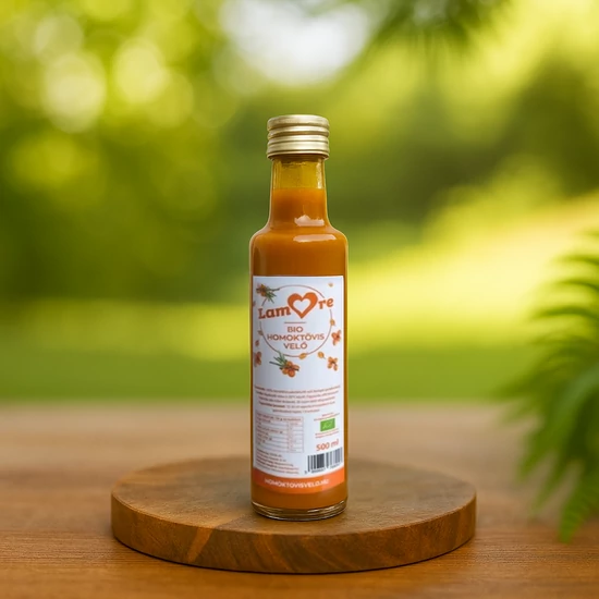 500ml bio homoktövis velő egy fa körlapon a szabadban.
