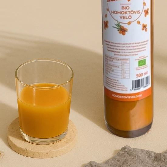 Bio homoktövis velő kitöltve egy 50ml-es pohárba.